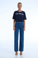 T-SHIRT VERY DEMURE