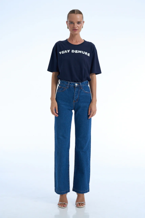 T-SHIRT VERY DEMURE